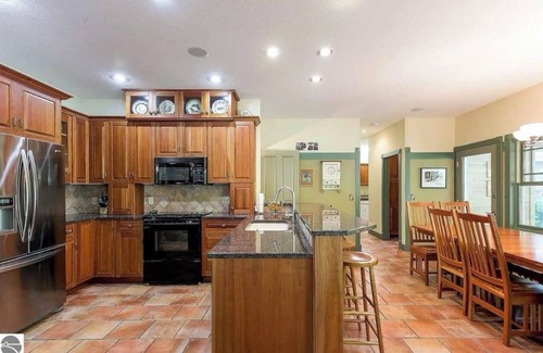 Glen Arbor House | Cozy 4-bedroom house in enchanting Glen Arbor with AC, WiFi