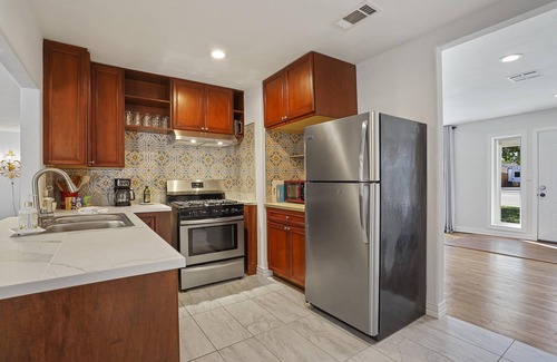 Lake Worth House | Cozy 4-bedroom w/fire pit 5 minutes from lake!