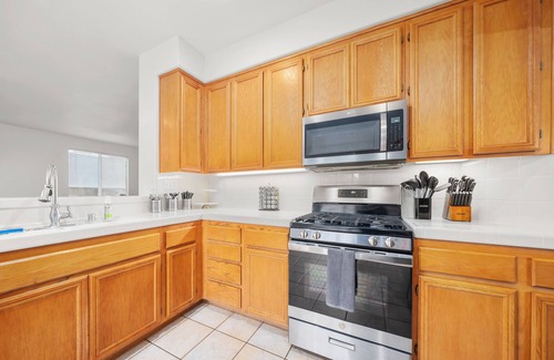 Riverside House | Cozy 4B2.5B|Garage & Street Parking|Pet Okay|Backyard|Perfect For Insured #42015