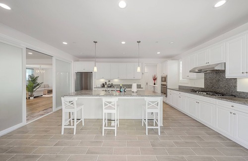 Ontario House | Cozy 5B4.5B｜Communal Pool｜Pets OK｜Garage & Driveway｜Specious Backyard #42465