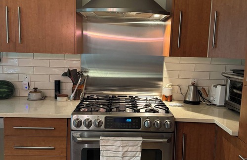 Sutton House | Cozy and bright ski chalet on Mount Sutton - seasonal rental