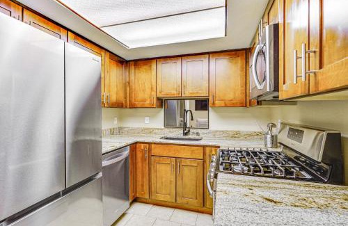 East Central Apartment | Cozy and Centrally Located SLC Condo with Balcony!