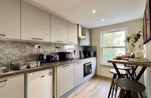 St. Mary's Park Apartment | Cozy and Connected Studio Living Near Battersea
