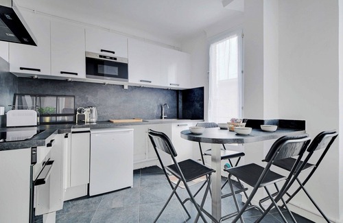 Suresnes Apartment | Cozy Apartment 2Bdr/4P - in the Heart of Suresnes
