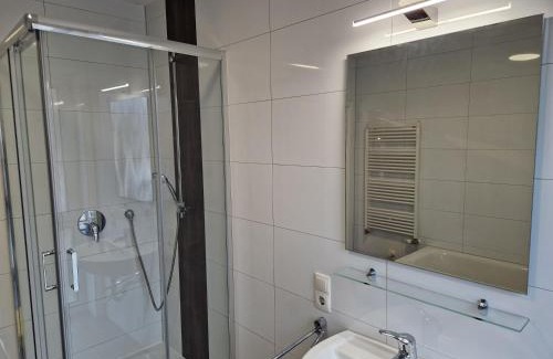 Cloppenburg Apartment | Cozy Apartment: Design Superior Suite Zentral - Küche - Balkon