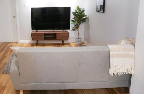 Ahuntsic Apartment | Cozy apartment in Ahuntsic with Free Parking and near metro station