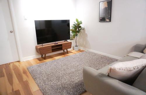 Ahuntsic Apartment | Cozy apartment in Ahuntsic with Free Parking and near metro station