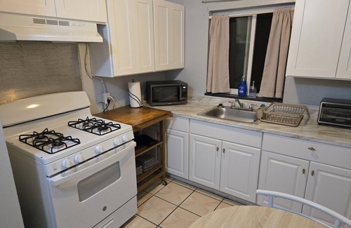 Clayton Apartment | Cozy apartment in the back