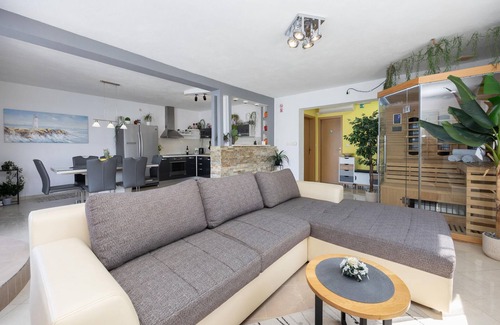 Municipality of Trogir Apartment | Cozy apartment in Trogir with sauna