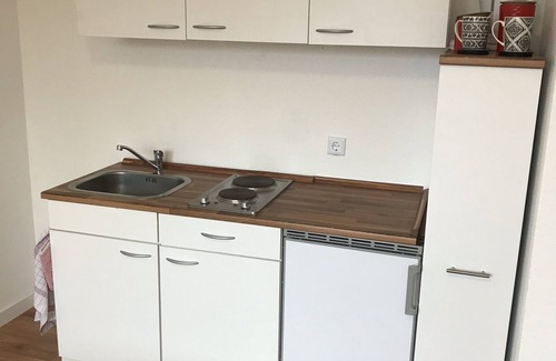 Homburg Apartment | Cozy apartment near the university: with double bed, kitchenette and bathroom