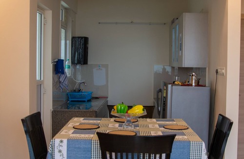 Chicalim Apartment | Cozy Apartment w/sea facing views w/all amenities including an infinity pool