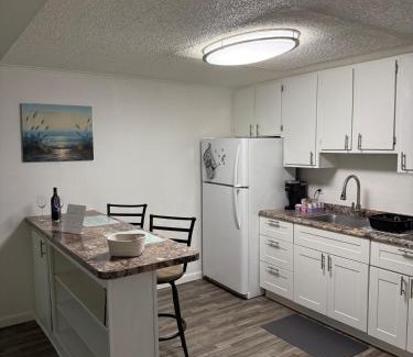 Golden Glades - The Woods Apartment | Cozy Apt min to Mayo Beaches Free Wi-Fi Coffee Tea