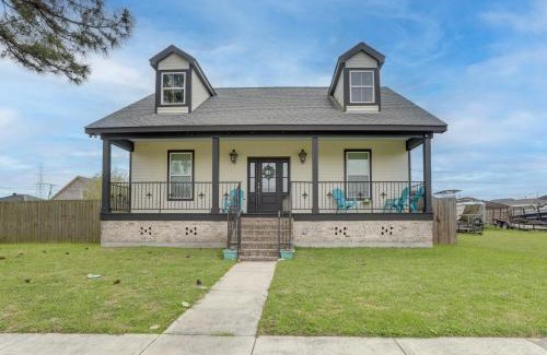 Arabi House | Cozy Arabi Home with Yard about 6 Mi to French Quarter!