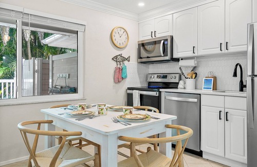 Holmes Beach House | Cozy Beach Bungalow | Steps to Gulf | Private Patio & Pool | Holmes Beach