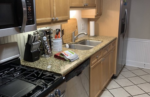Isle of Palms House | Cozy Beach House - Close to Bch with Private Pool - 200 Yards to Bch. Sleeps 14