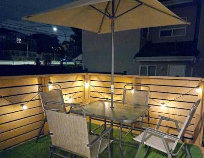 Burnaby House | Cozy Boho Room at the Heart of Vancouver! Private Parking, Self Check-in & just 4 mins to Metrotown!