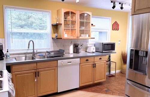 Spenard House | Cozy boutique home near the airport