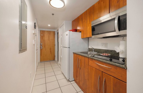Brickell Apartment | Cozy Brickell Studio with FREE parking and Pool, Game Room and Jacuzzi