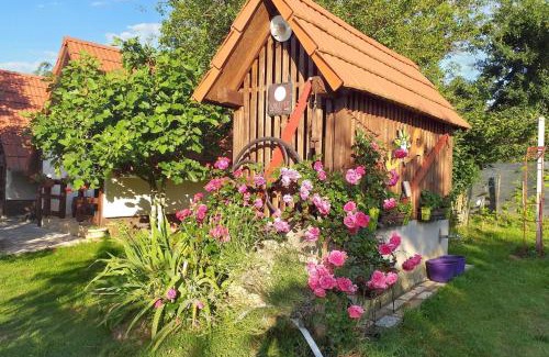 Kutina House | Cozy bungalow in Brinjani with garden view 30 m²