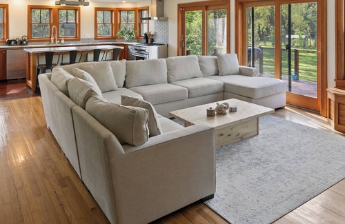 Skaneateles House | Cozy Bungalow Retreat: 4BR, Deck, Media Room, 2 Miles from Skaneateles Village