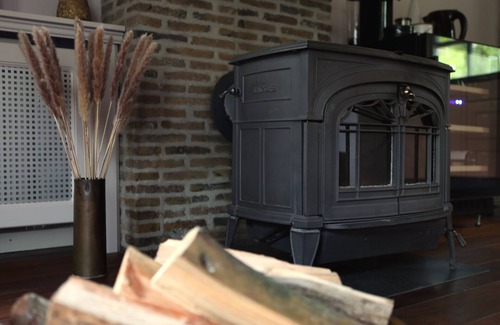 Knegsel House | Cozy bungalow with lots of privacy in a wooded area. Close to Eindhoven.