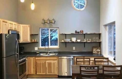 Bear Creek Cabin | Cozy cabin built in 2020!