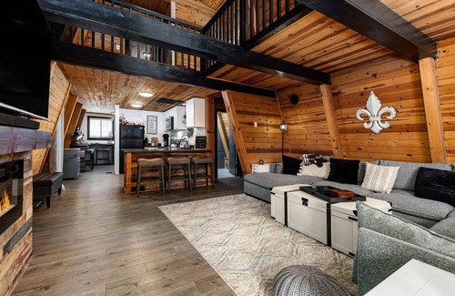 Williams Cabin | Cozy Cabin in the forest! One hour drive to the Grand Canyon South Entrance!