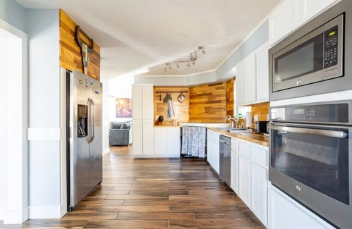 Swannanoa Cabin | Cozy Cabin Mountain Views Asheville Black Mtn Fire Pit and Hot Tub