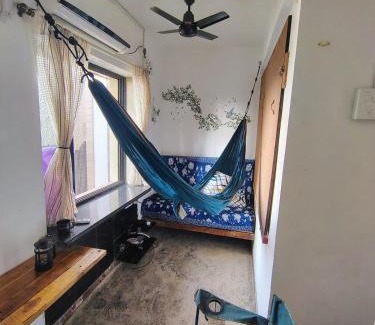 Prabhadevi Apartment | Cozy Camper Van Styled Studio Home