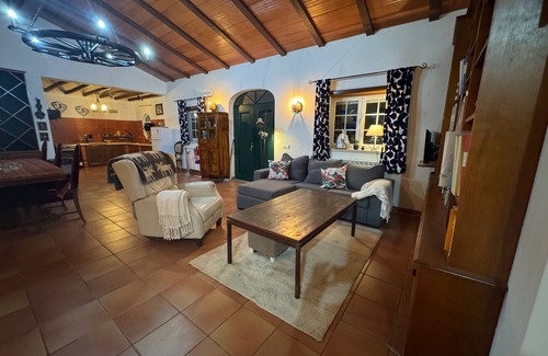 Alcobaca House | Cozy Casa Vimeiro Retreat