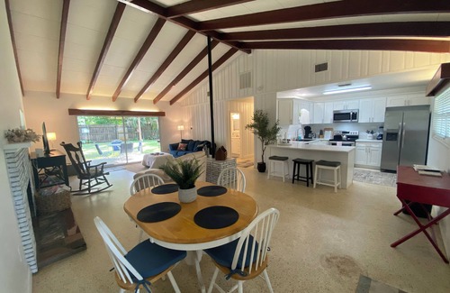 Dunnellon House | Cozy Chalet- walk to Rainbow River