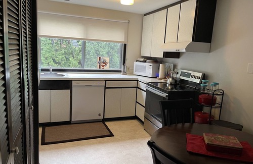 Brooklyn Apartment | Cozy charming apartment with 2 bedrooms near downtown Portland