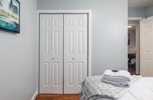 Sand Lake Apartment | Cozy City Stay, 3bdrm near Airport