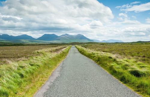 Clifden House | Cozy Clifden Holiday Homes with onsite facilities for Children