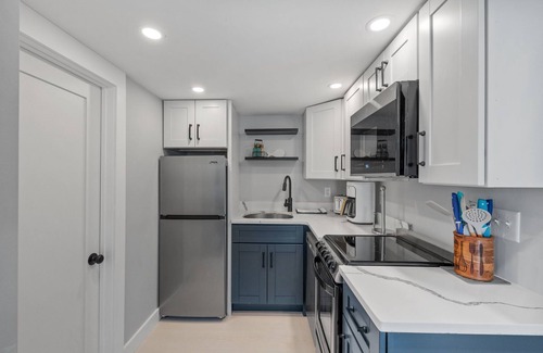 Hampton Condo | Cozy Condo 5 Min Walk to Beach, Shops, Boardwalk