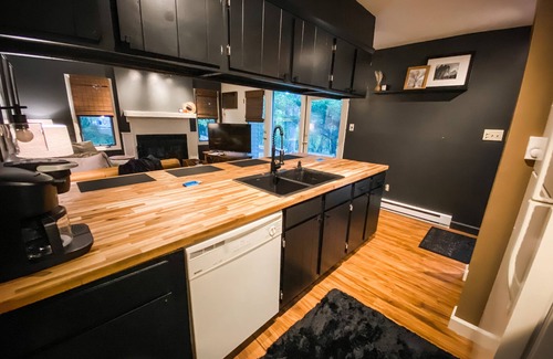 Nellysford Condo | Cozy Condo at Wintergreen! Book now for The Ski Season!