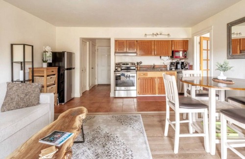 River Terrace Condo | Cozy Condo by Downtown for 4