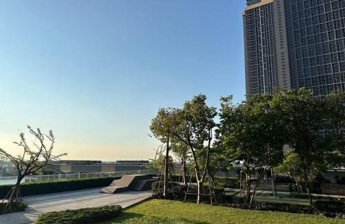 Bang Kra So Apartment | Cozy Condo in Nonthaburi with riverfront view