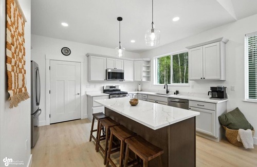 Fishhook Cottage | Cozy Cottage B-Near Hatcher Pass