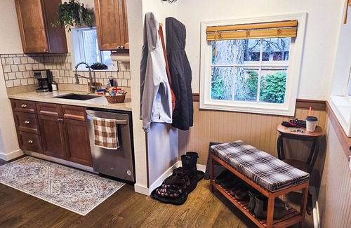 Belfair Cottage | Cozy Cottage of Belfair - Summer Dates Filling Fast