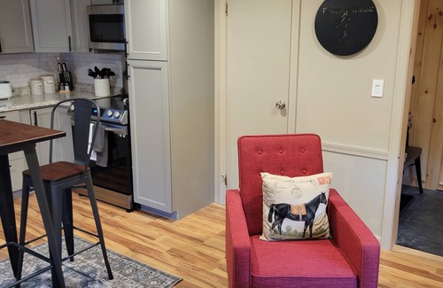 Reading Cottage | Cozy cottage on the river, minutes from skiing, horse events, and so much more!