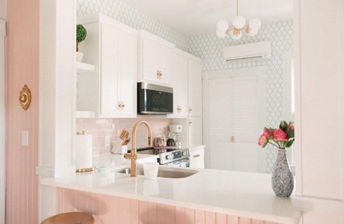 Lexington Cottage | Cozy Cottage Perfect for Girls Night Away