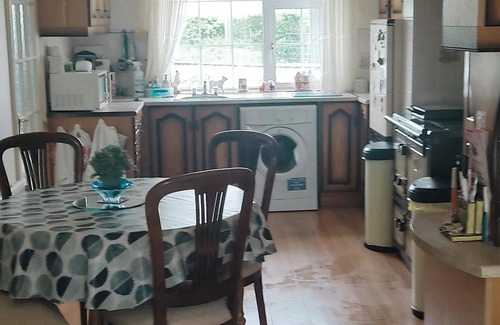 Listowel House | Cozy Cottage Retreat in Listowel pet Friend