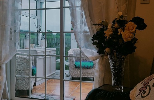 Listowel House | Cozy Cottage Retreat in Listowel pet Friend