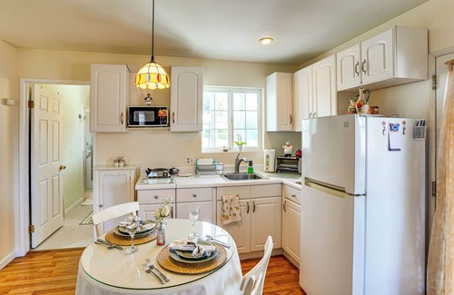 Southwest Anaheim Apartment | Cozy Couple's Oasis w/Pool: 3 Mi to Disneyland!