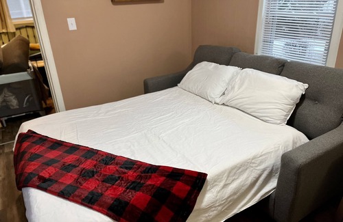 Lewistown Cottage | Cozy creek cottage close to downtown