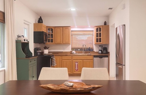 Dania Beach House | Cozy Dania Beach House with Fenced Backyard