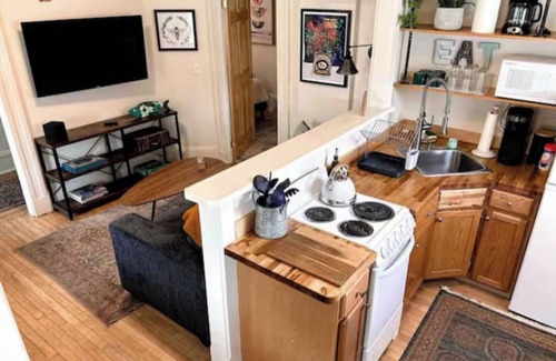 Old North End Apartment | Cozy Downtown Retreat - 5 min walk to Church St