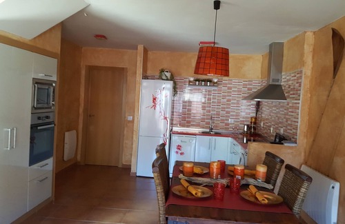 Mijares Cottage | Cozy duplex penthouse with wooden ceilings