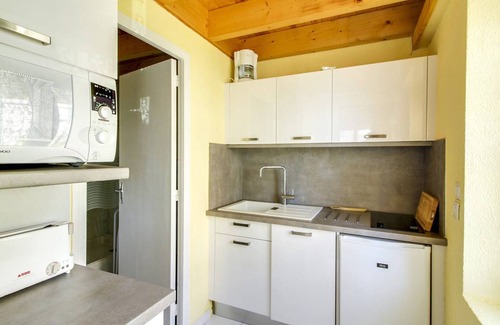 Cauterets Apartment | Cozy Duplex Studio with Shared Outdoor Space in Central Cauterets, Near Ski Lifts